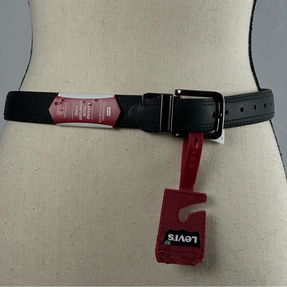 LEVI’S NWT black brown belt with silver buckle - size medium